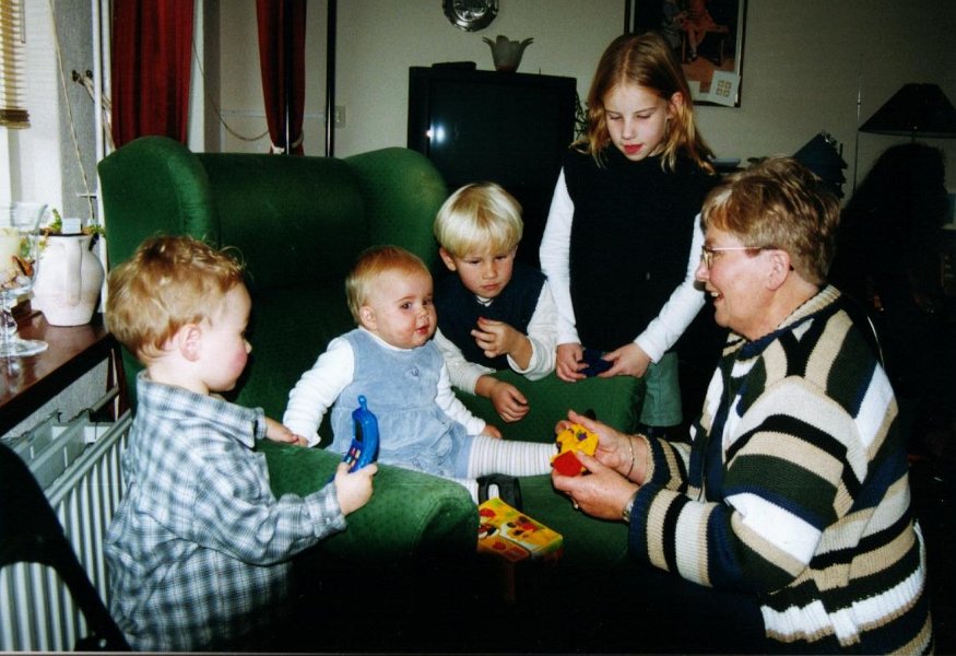 2001.11.11.01.31 ma met alle kleinkinderen